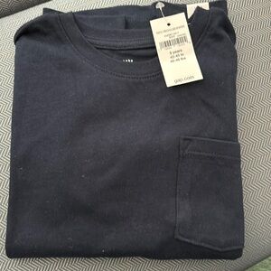 Gap Navy blue pocket t-shirt. Brand new with tags. Size 5t